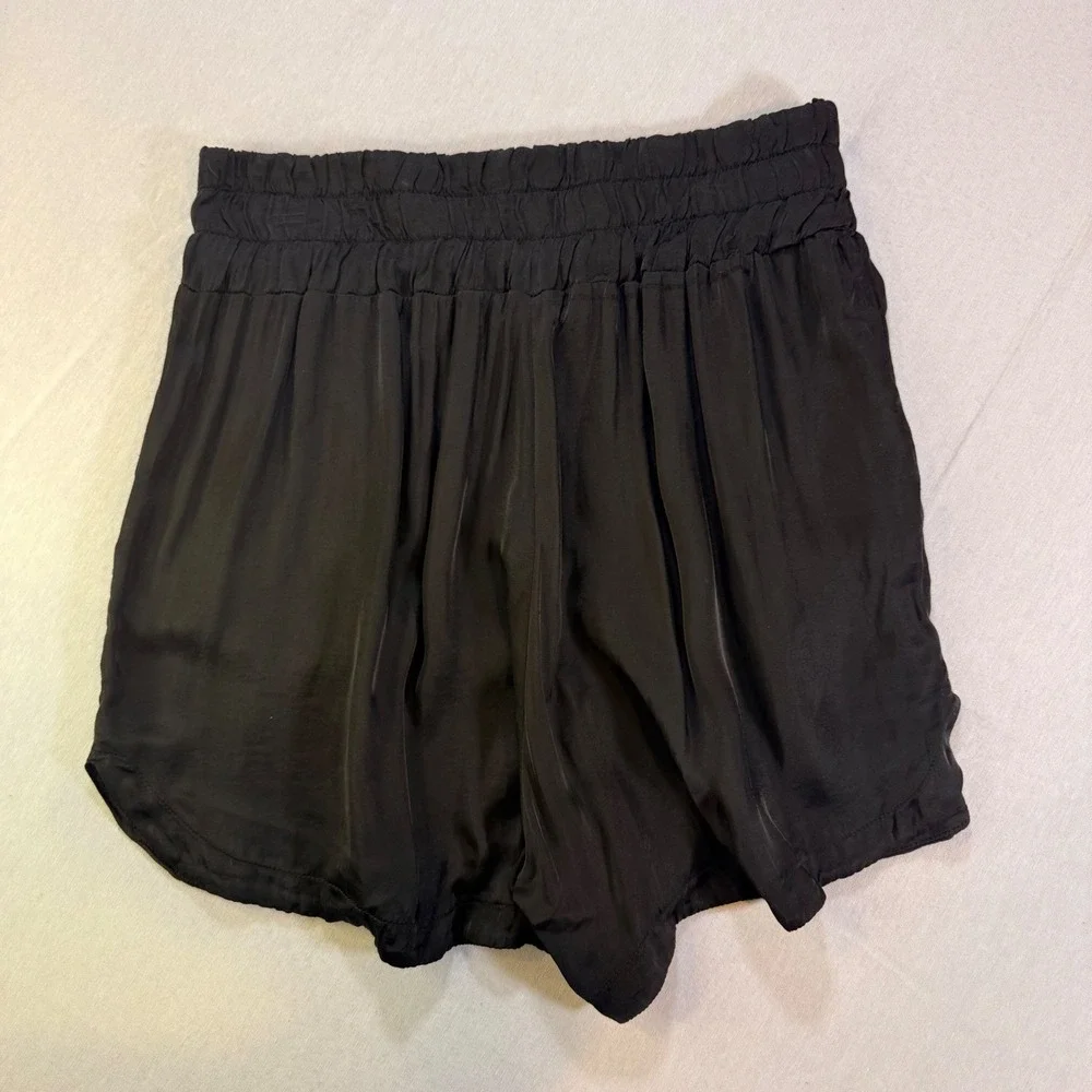 Sofia Italy Shorts Women M Black Pull On Silky Quiet Luxury Minimalist Old Money